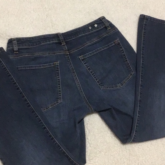CAbi JEANS SOFT MEDIUM WASH SZ 6 - Picture 3 of 9
